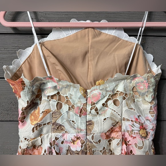 LIKE NEW Elliatt Adelynn Floral Lace Midi Dress Sz Medium - Picture 11 of 15